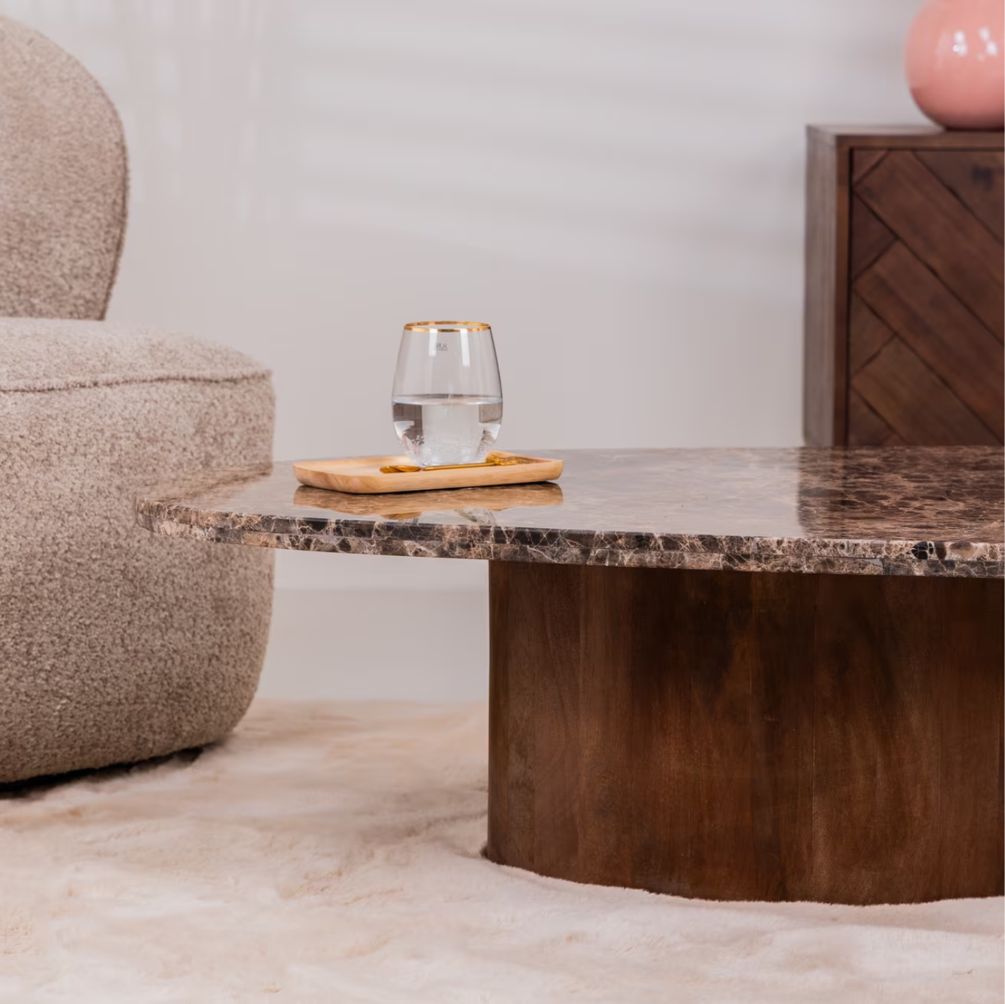 Organische Salontafel Bradley Marmer en mangohout, 120 x 75cm